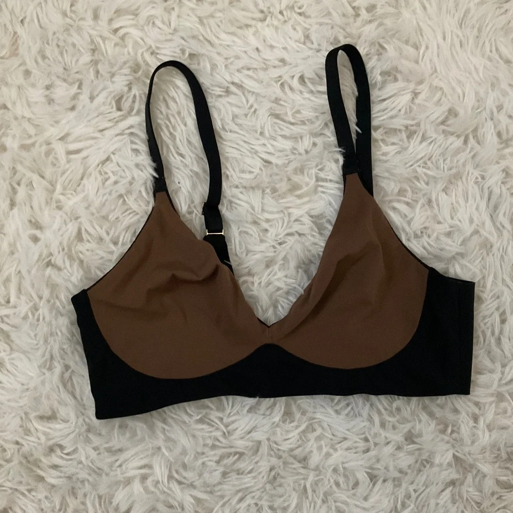 SPANX The Nudist Unlined Wireless Bra -‎ Black/Brown - Size 32B